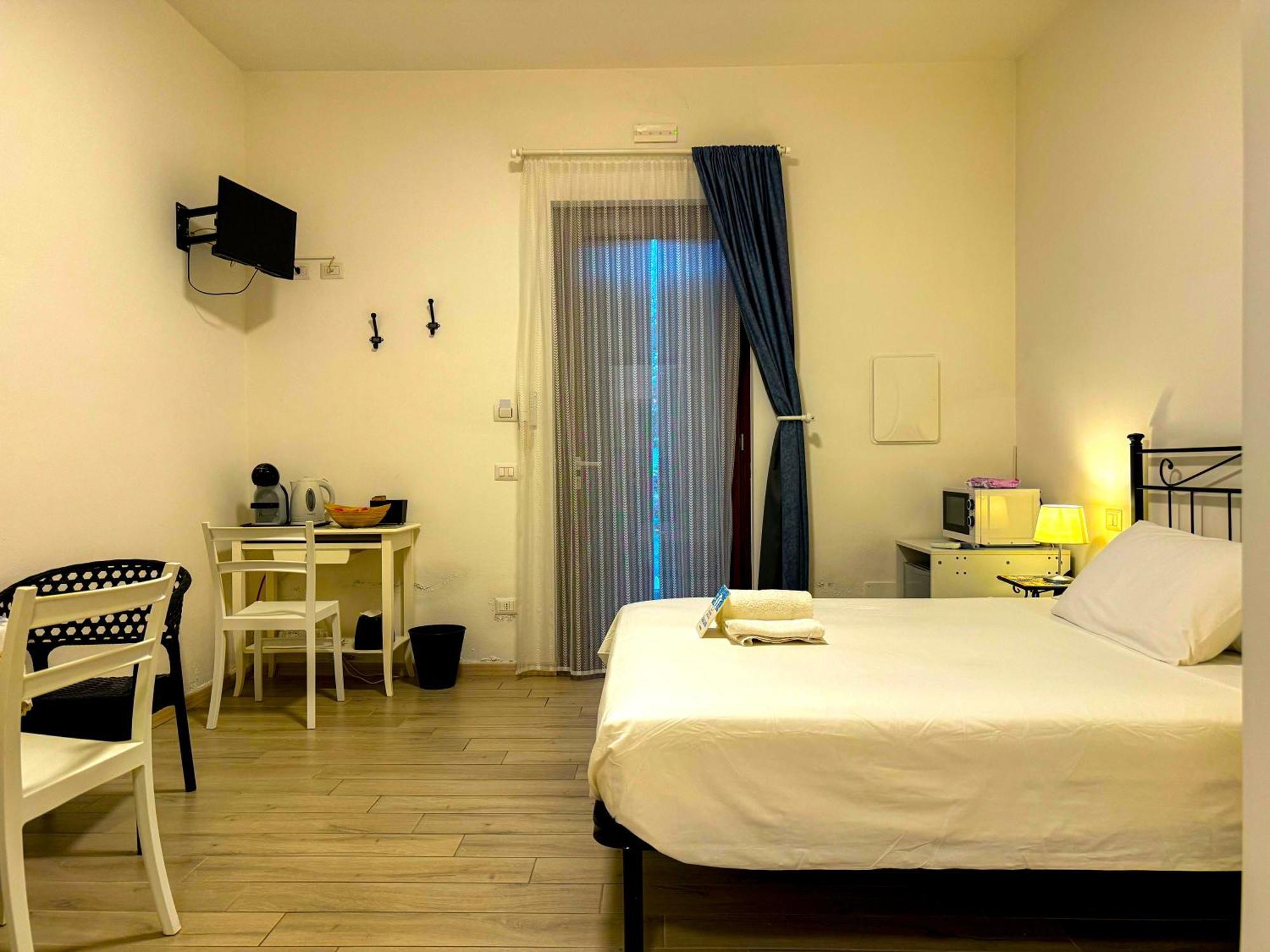 Sg Rooms - Casa Laura Peschiera del Garda Exterior foto