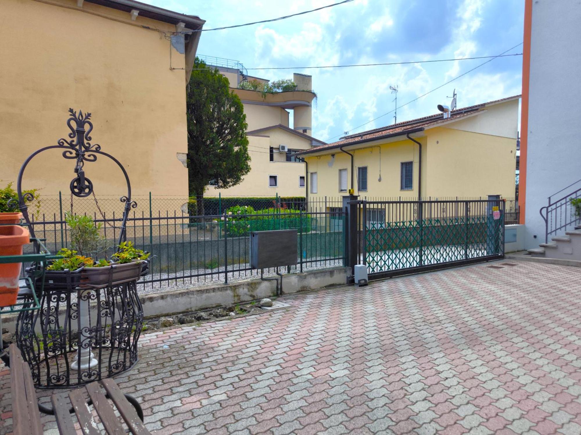 Sg Rooms - Casa Laura Peschiera del Garda Exterior foto